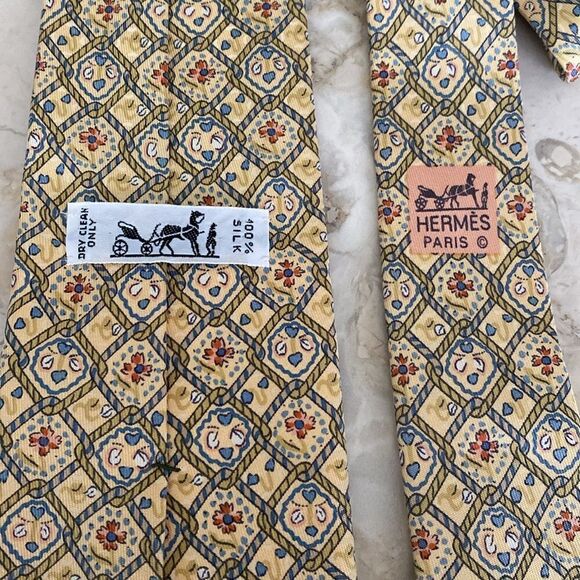 Authentic Hermes 100% Silk Tie - As New - Picture 5 of 8